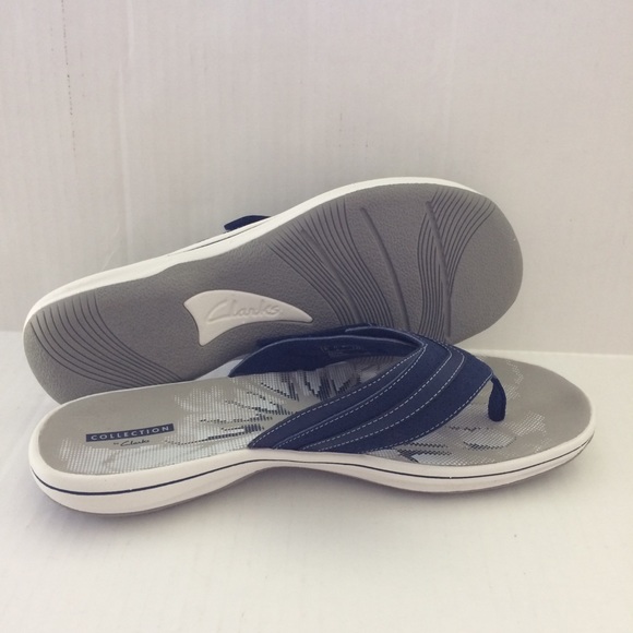 clarks navy blue flip flops